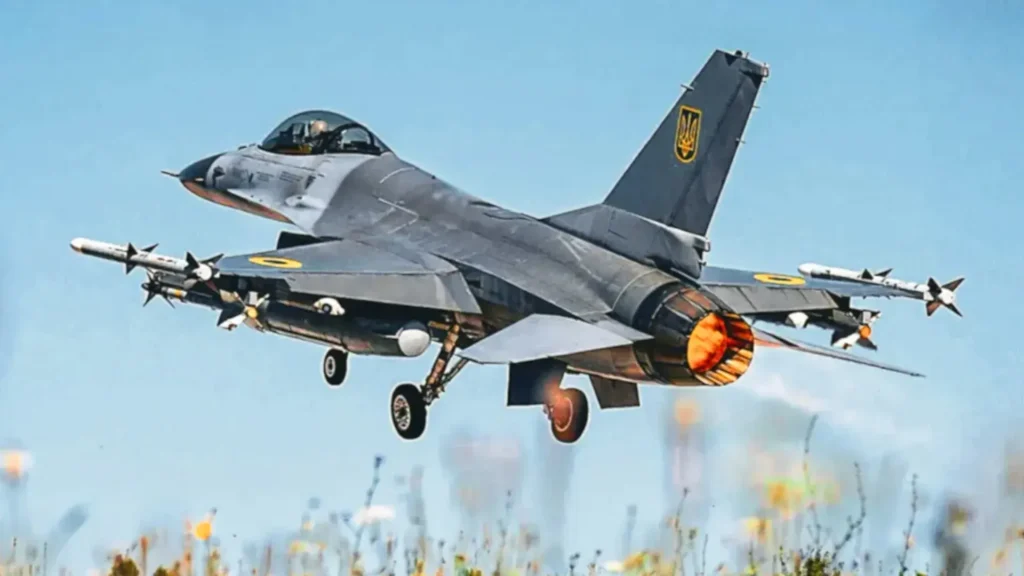 A Ukrainian F-16 in flight with afterburners on.