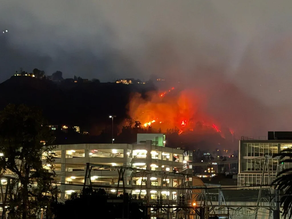 a photo of an uncontrolled wildfire burning in Los Angeles california