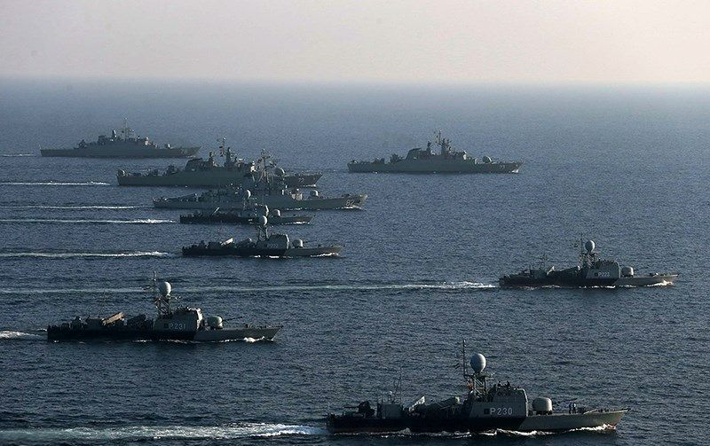 A photo depicting a group of Iranian Navy patrol boats illustrating the country's potential for mosquito fleet operations. 