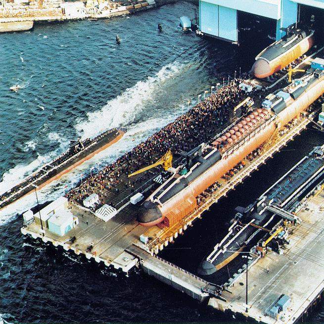 An Ohio-class submarine launching in 1979 By US Navy photo courtesy of globalsecurity.org web site. - https://www.navsource.net/archives/08/0872618.jpg, Public Domain, https://commons.wikimedia.org/w/index.php?curid=799882