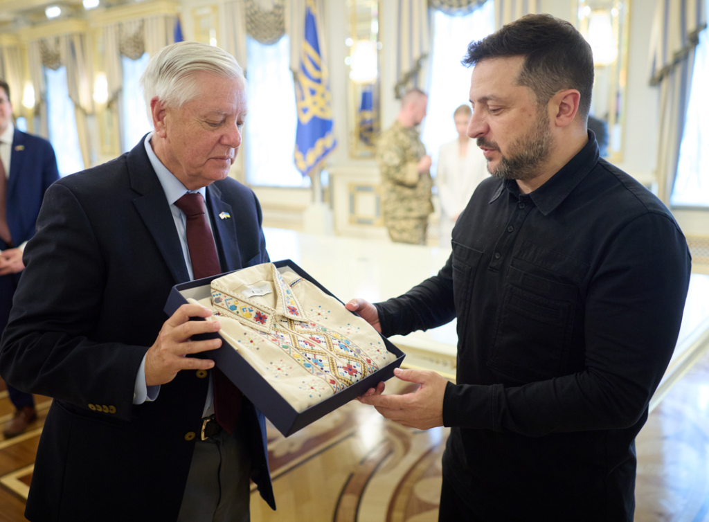A photo of the late US Senator Lindsey Graham looking confused while meeting with Ukrainian President Volodymir Zelensky on July 10, 2026. 